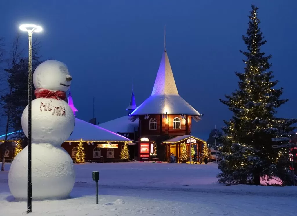 Lapponia in camper in inverno oltre il circolo polare artico a Rovaniemi