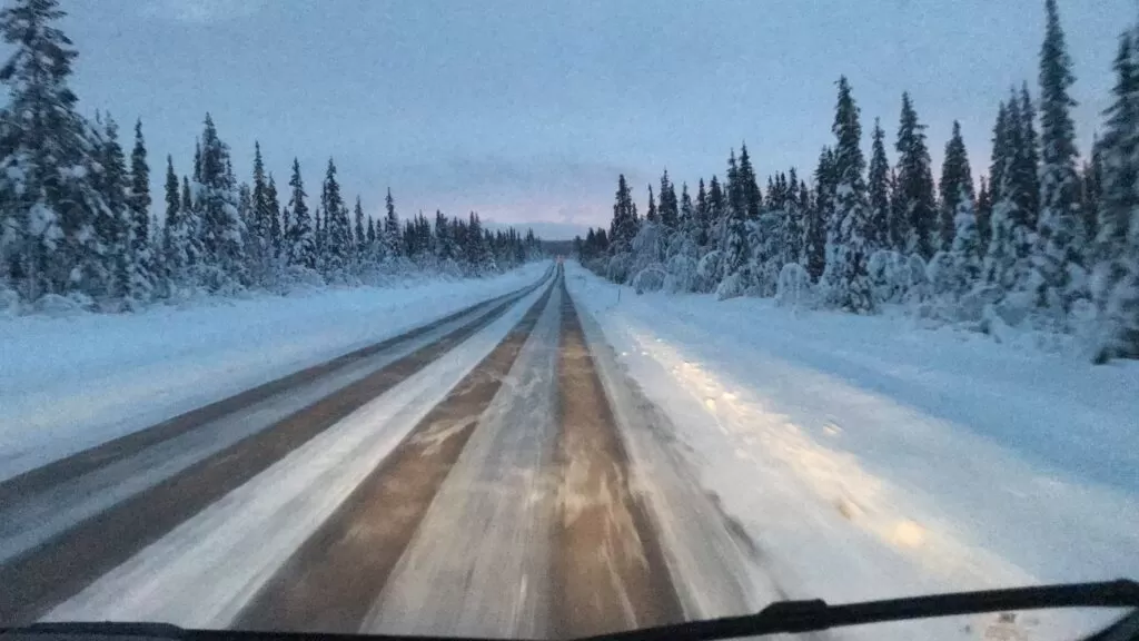 Lapponia in camper in inverno oltre il circolo polare artico a Rovaniemi