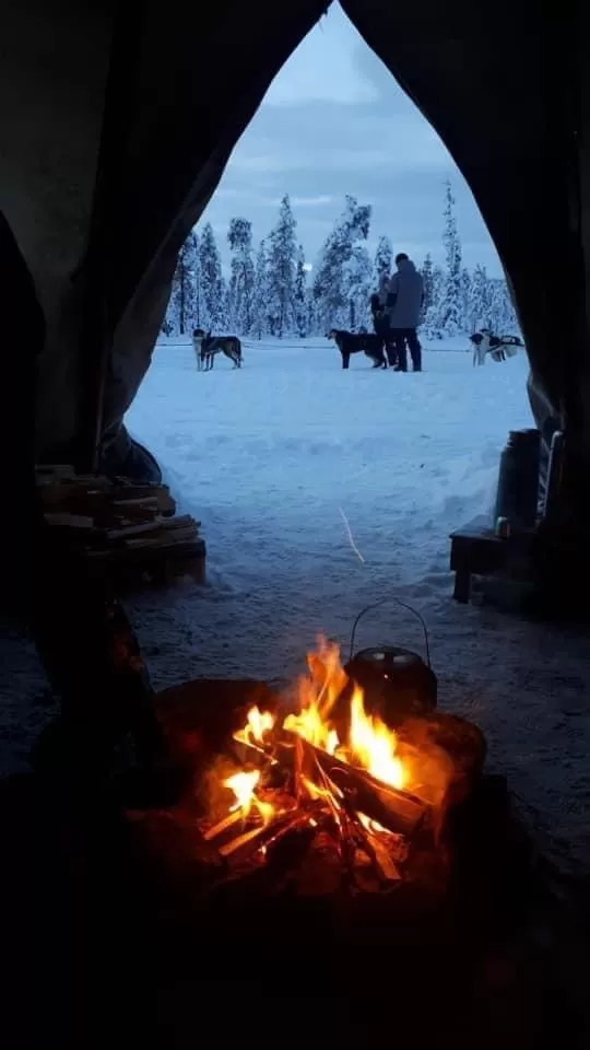 Lapponia in camper in inverno oltre il circolo polare artico a Rovaniemi