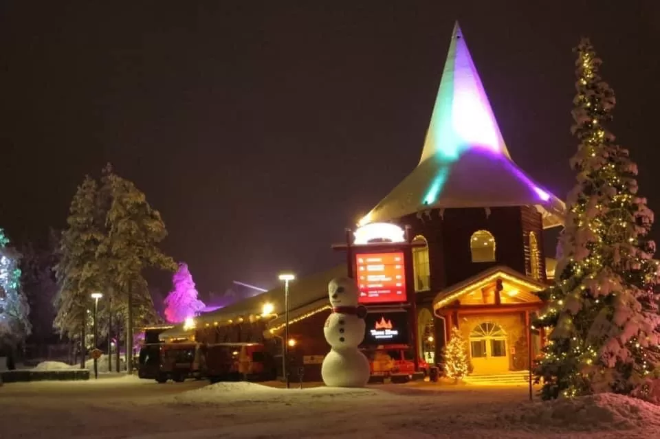 Lapponia in camper in inverno oltre il circolo polare artico a Rovaniemi