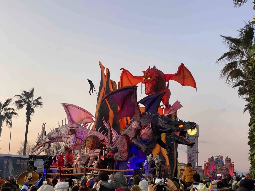 Carnevale di Viareggio e laboratorio di carta pesta