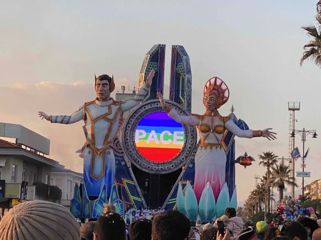 Carnevale di Viareggio e laboratorio di carta pesta