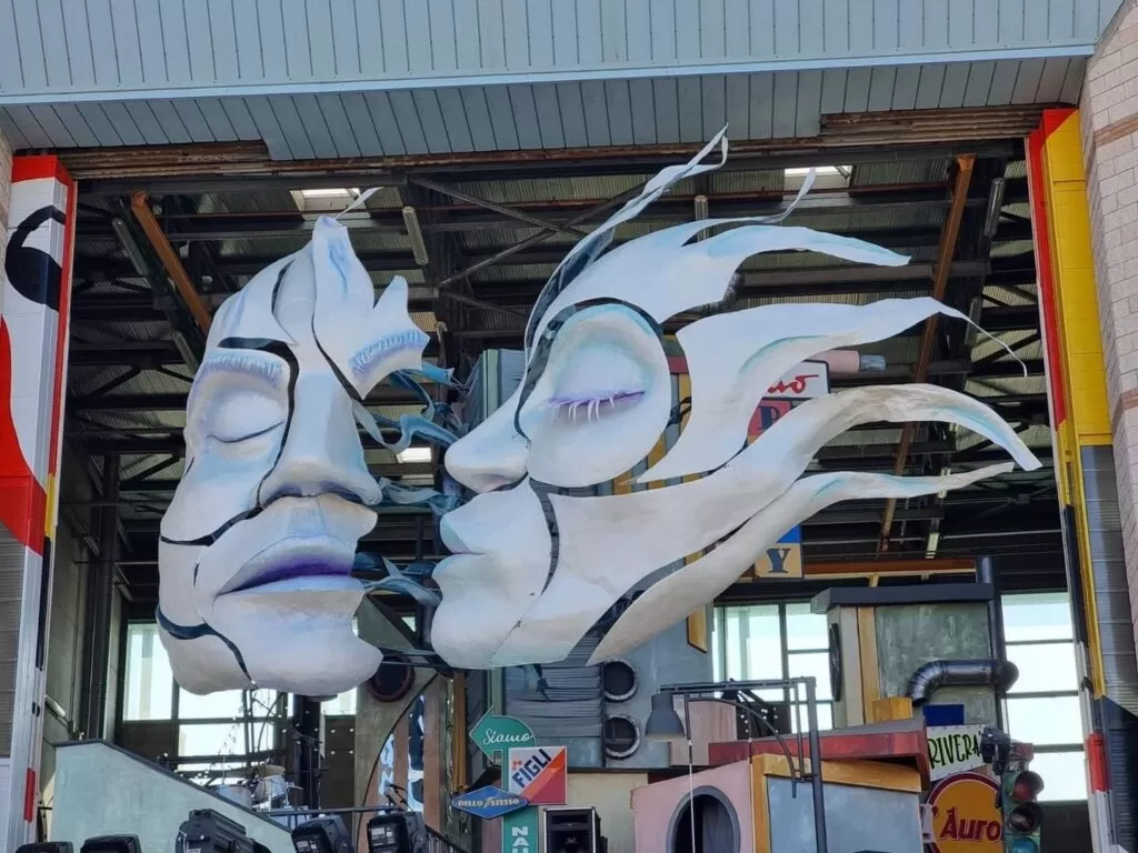 Carnevale di Viareggio e laboratorio di carta pesta