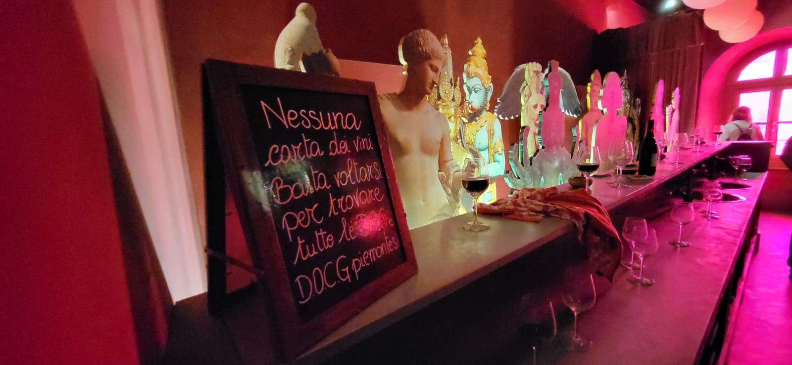 Cena in Vigna nelle Langhe, Castello di Barolo e museo del vino WiMu Giugno 2023