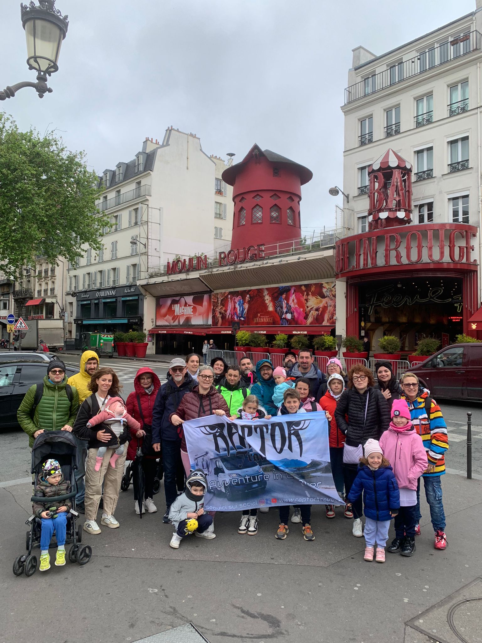 Tour in camper del ponte Aprile 2024 Disneyland con Parigi e Versailles - Napoli, costiera Amalfitana,Vesuvio e Pompei