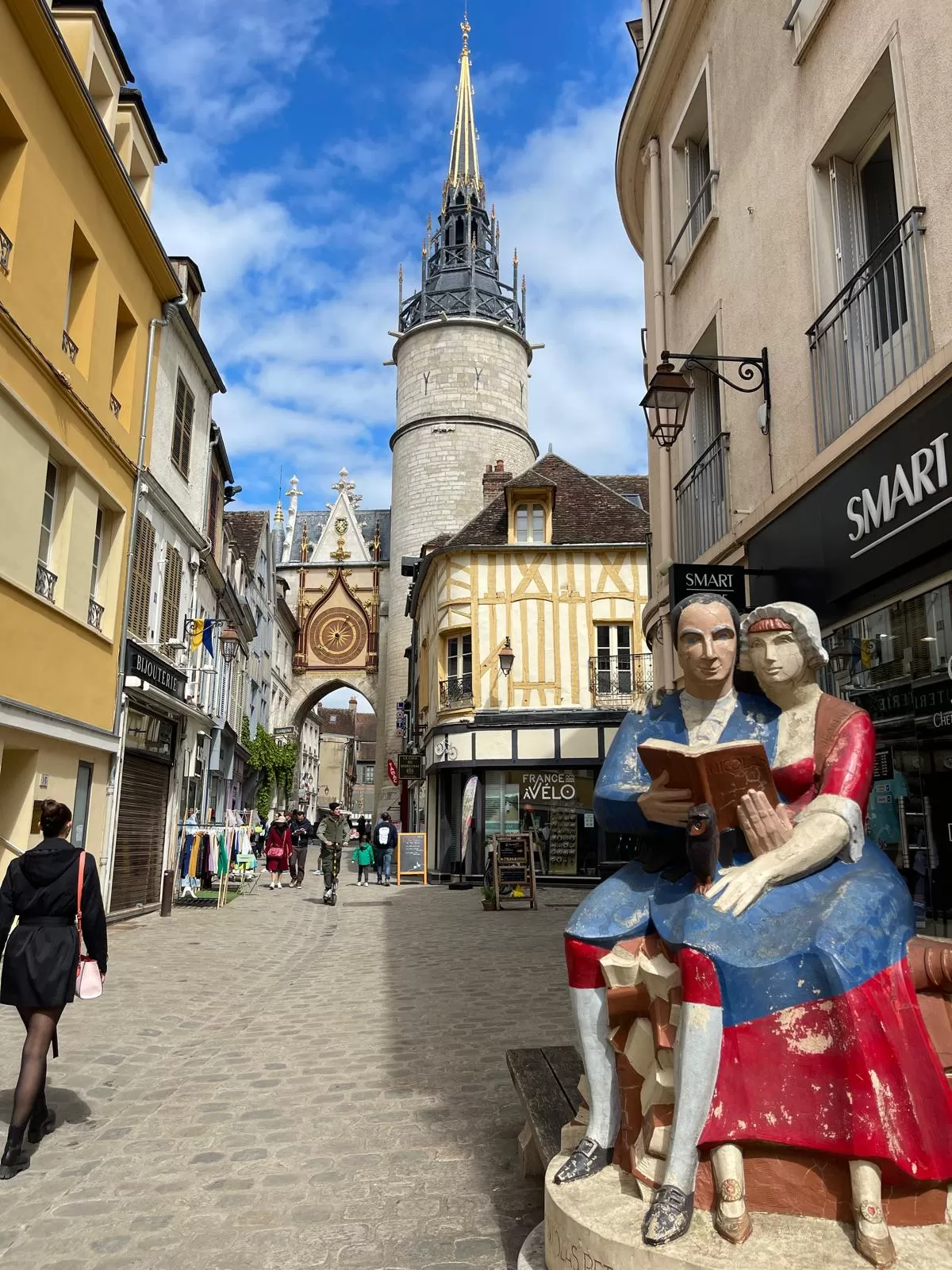 Tour in camper del ponte Aprile 2024 Disneyland con Parigi e Versailles - Napoli, costiera Amalfitana,Vesuvio e Pompei