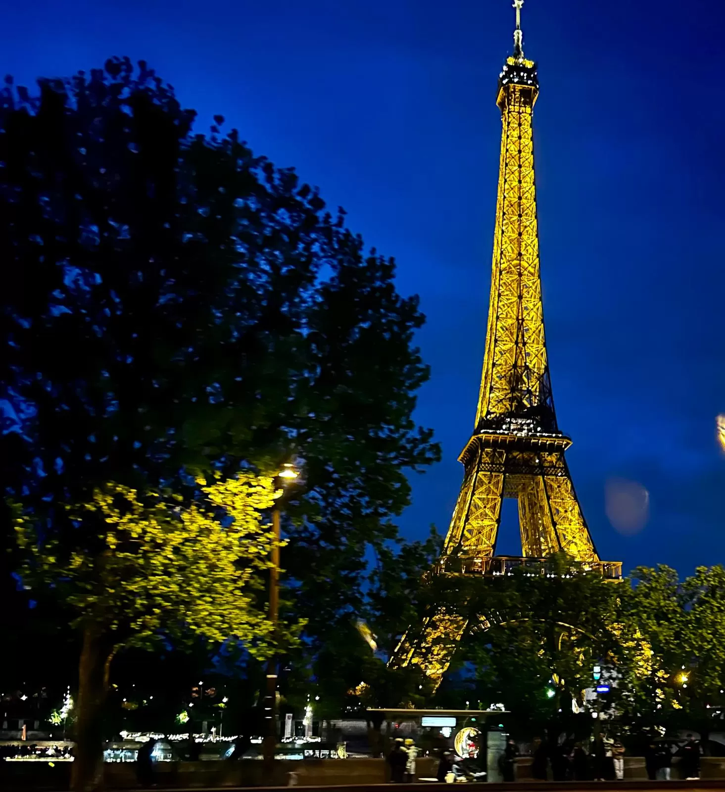 Tour in camper del ponte Aprile 2024 Disneyland con Parigi e Versailles - Napoli, costiera Amalfitana,Vesuvio e Pompei