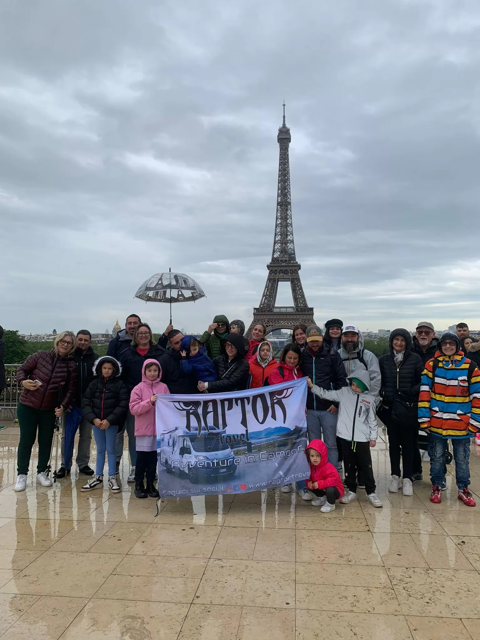 Tour in camper del ponte Aprile 2024 Disneyland con Parigi e Versailles - Napoli, costiera Amalfitana,Vesuvio e Pompei