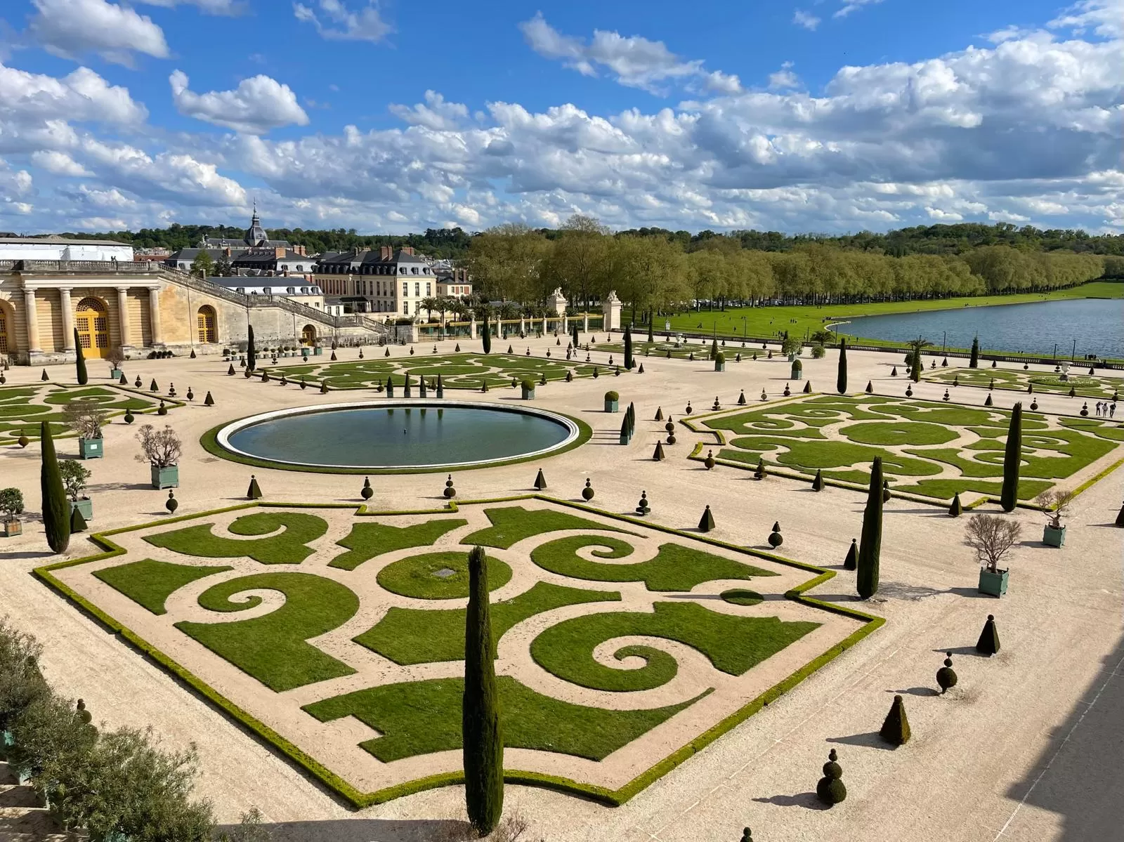 Tour in camper del ponte Aprile 2024 Disneyland con Parigi e Versailles - Napoli, costiera Amalfitana,Vesuvio e Pompei