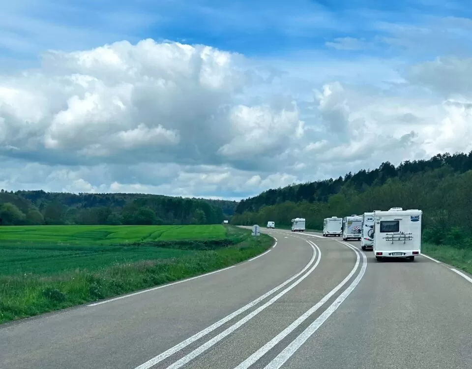 Tour in camper del ponte Aprile 2024 Disneyland con Parigi e Versailles - Napoli, costiera Amalfitana,Vesuvio e Pompei