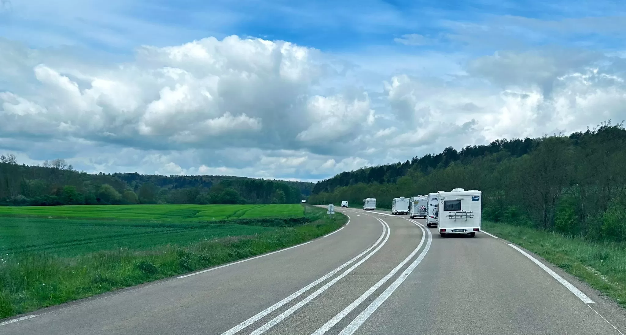 Tour in camper del ponte Aprile 2024 Disneyland con Parigi e Versailles - Napoli, costiera Amalfitana,Vesuvio e Pompei