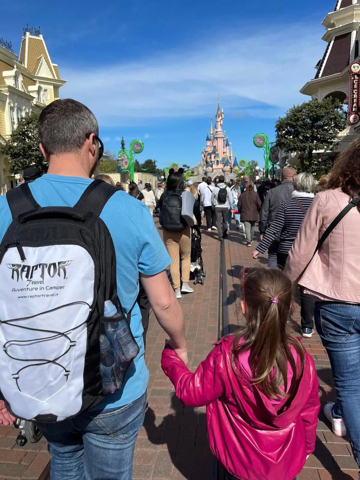 Tour in camper del ponte Aprile 2024 Disneyland con Parigi e Versailles - Napoli, costiera Amalfitana,Vesuvio e Pompei