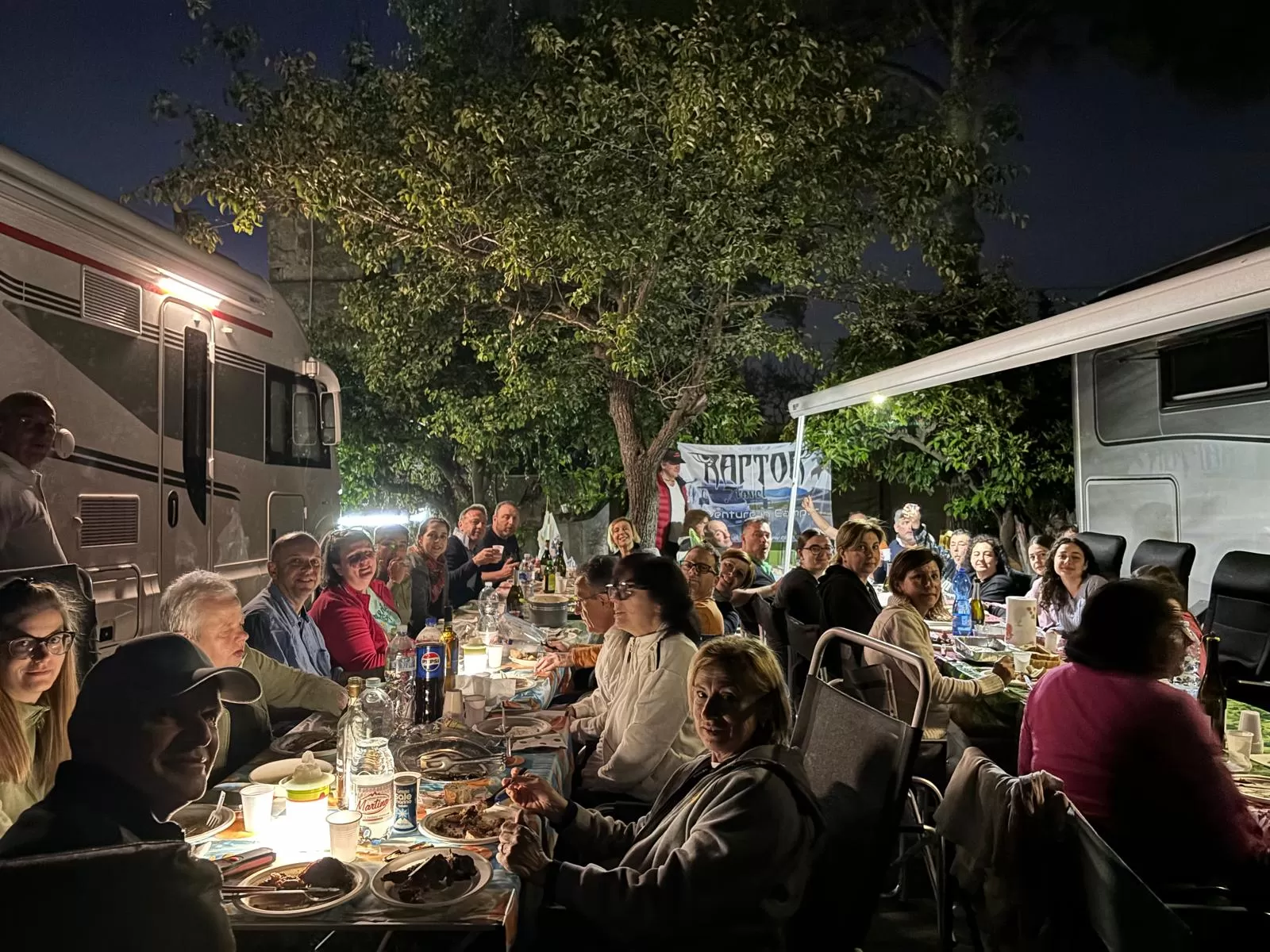 Tour in camper del ponte Aprile 2024 Disneyland con Parigi e Versailles - Napoli, costiera Amalfitana,Vesuvio e Pompei