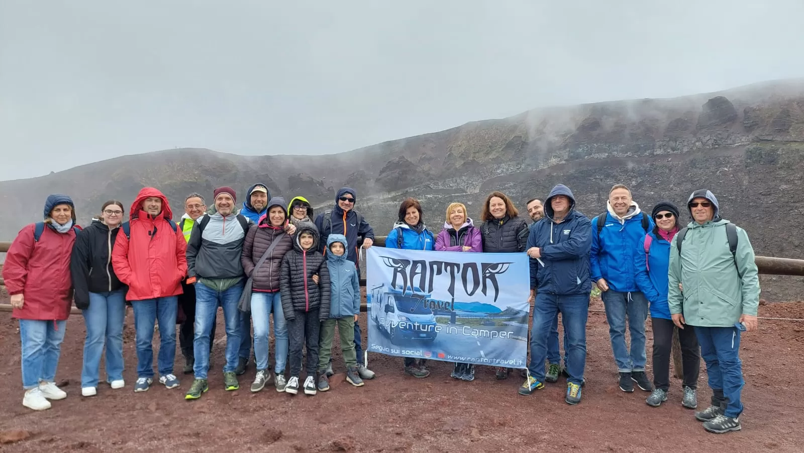 Tour in camper del ponte Aprile 2024 Disneyland con Parigi e Versailles - Napoli, costiera Amalfitana,Vesuvio e Pompei